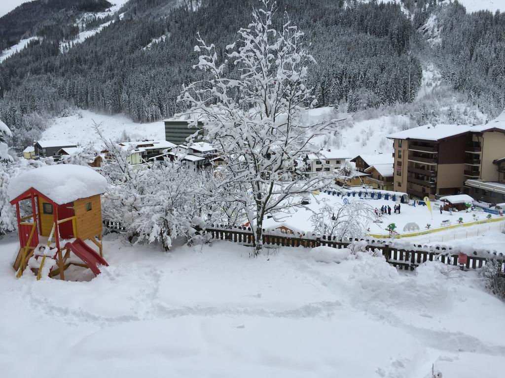 Apartament Haus Willibald Saalbach-Hinterglemm Zewnętrze zdjęcie