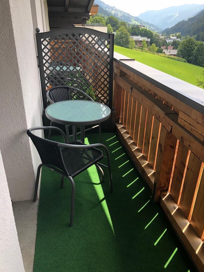 Apartament Haus Willibald Saalbach-Hinterglemm Zewnętrze zdjęcie