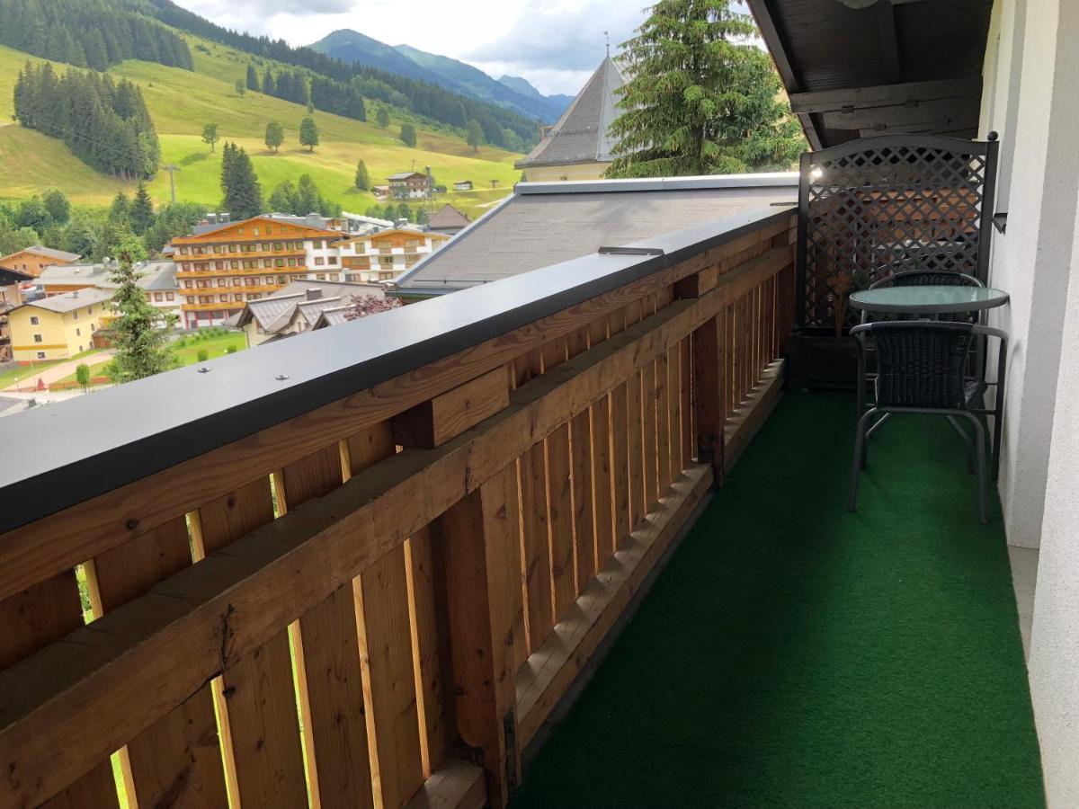 Apartament Haus Willibald Saalbach-Hinterglemm Zewnętrze zdjęcie